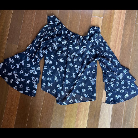 Angela Moda Blouse - Picture 6 of 6